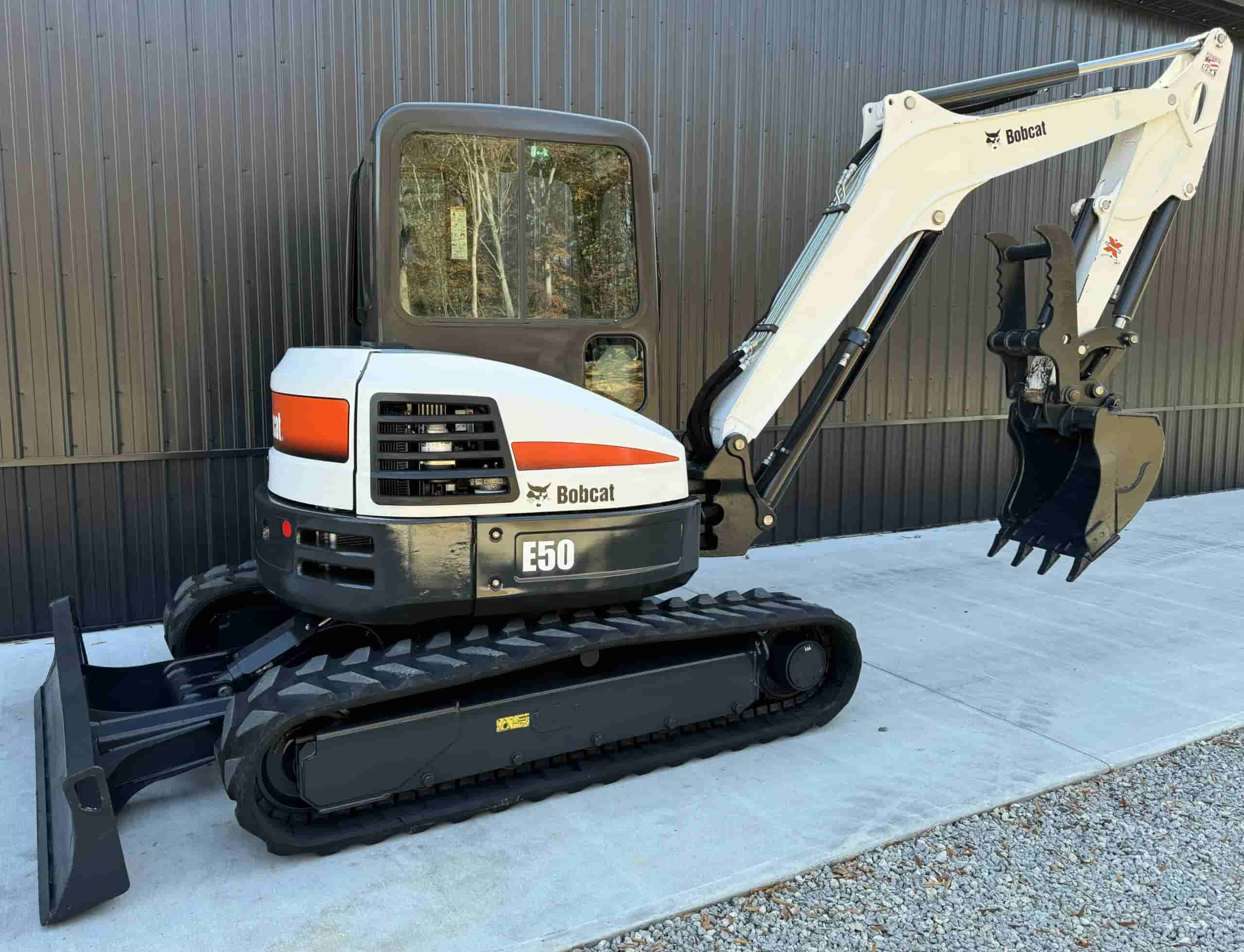 2016 BOBCAT E50
